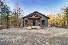 1 Mi to Lake Ludwig Cabin with Fire Pit and BBQ